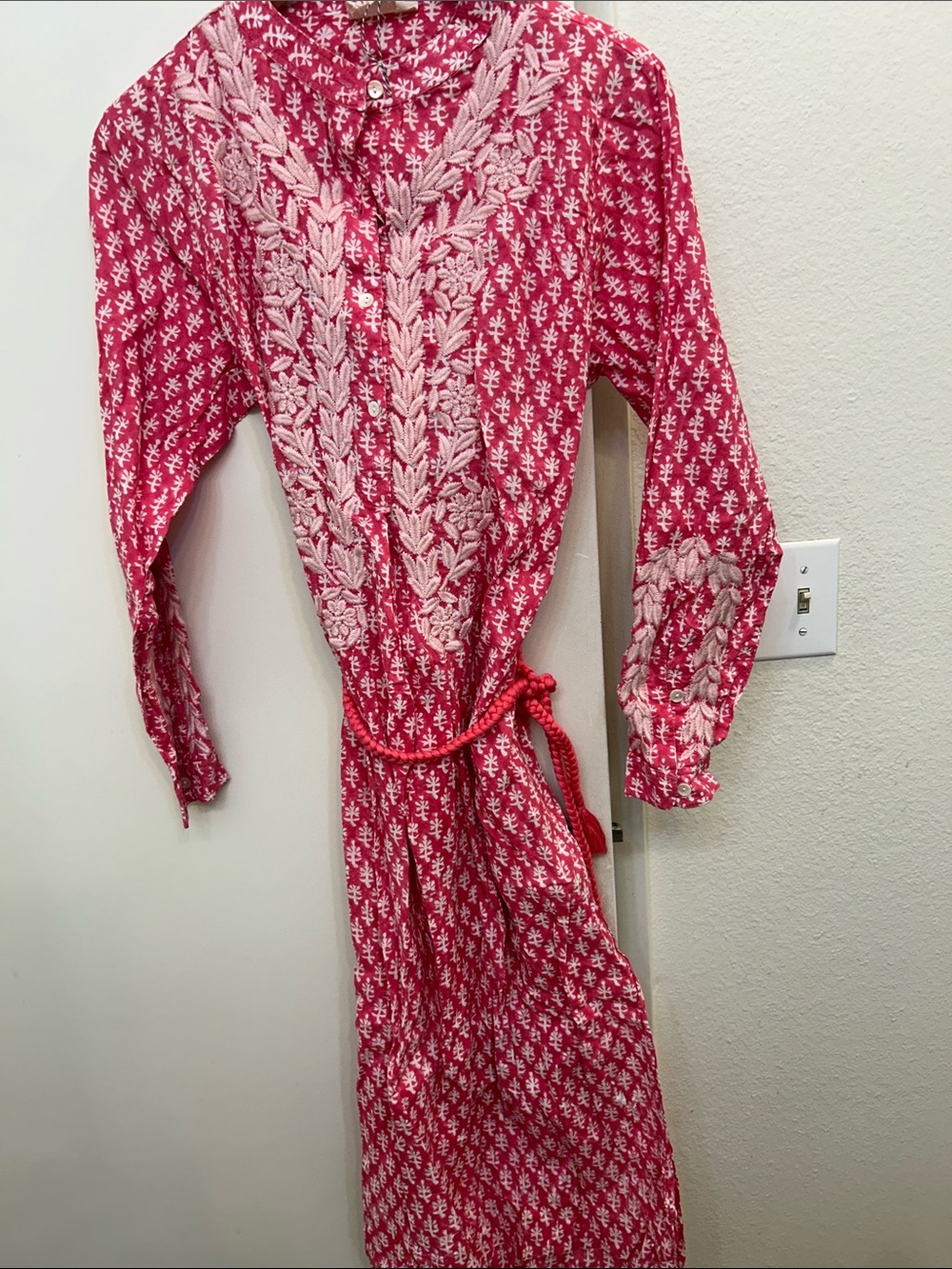 Women’s Embroidered Pink Tie-Waist Casual women’s Dress